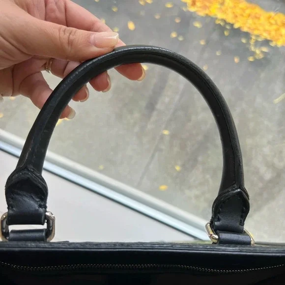 Gucci
GG Coated Canvas Convertible Tote Blooms Print - Picture 10 of 16